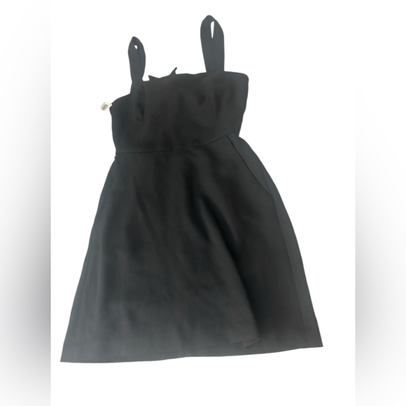 Aperature Tie-Back Dress - Picture 8 of 8